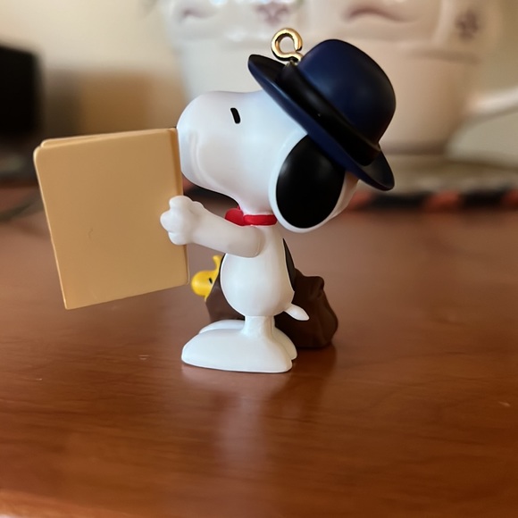 Hallmark Snoopy Collectable Ornament -Dated 2006- EC SFH *No box* - Picture 2 of 5